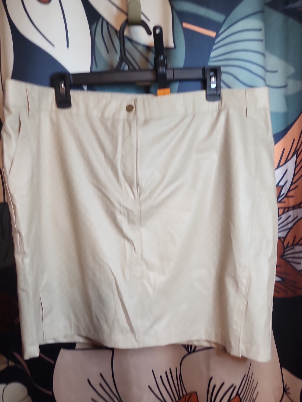 Women's Cream Skort - Classic Everyday Style